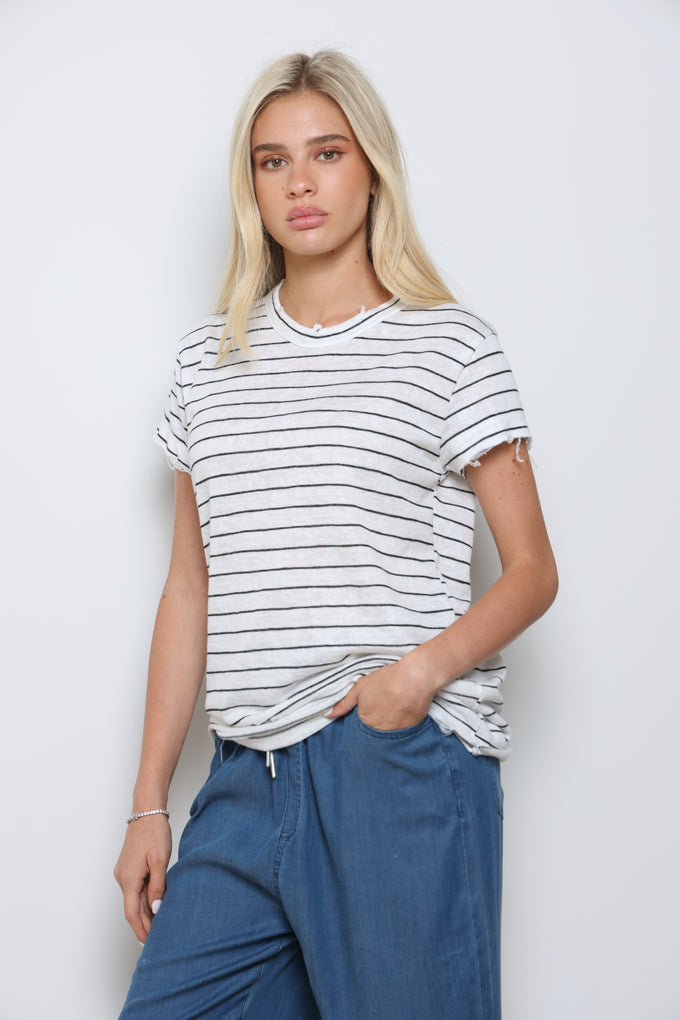 חולצת ניקי פסים גזורה