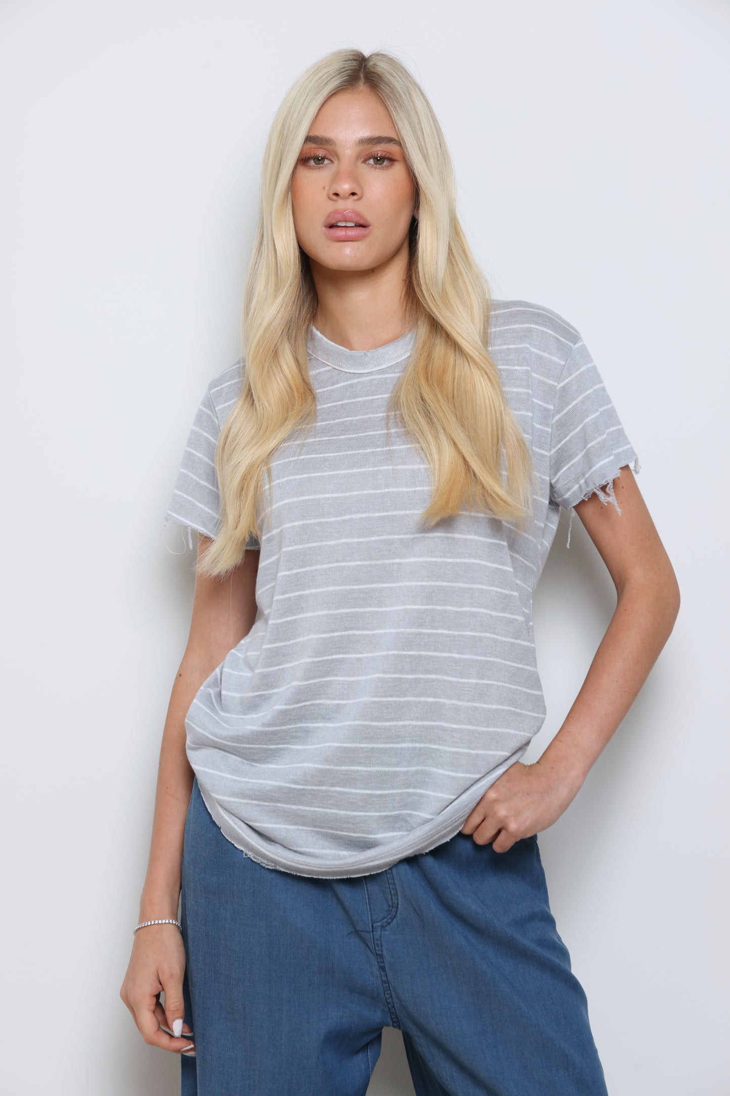 חולצת ניקי פסים גזורה