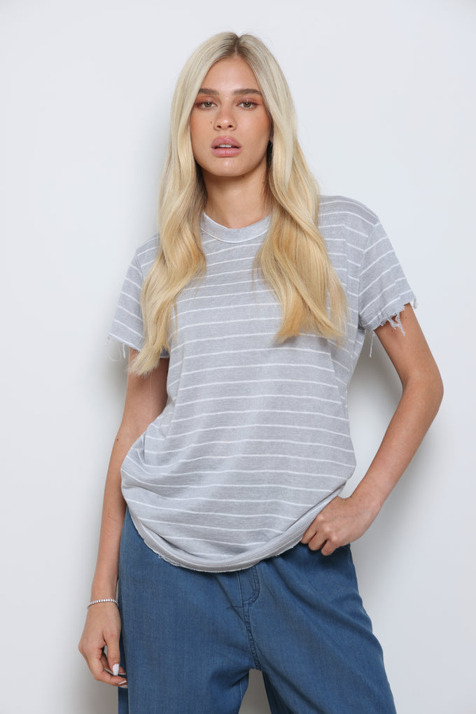 חולצת ניקי פסים גזורה