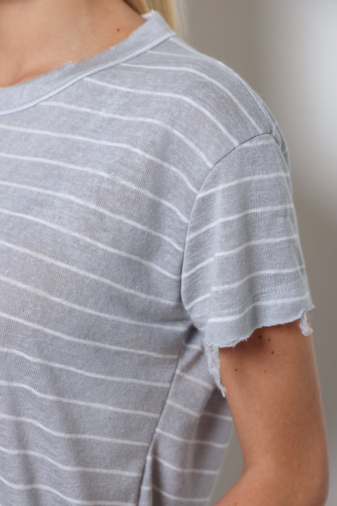 חולצת ניקי פסים גזורה