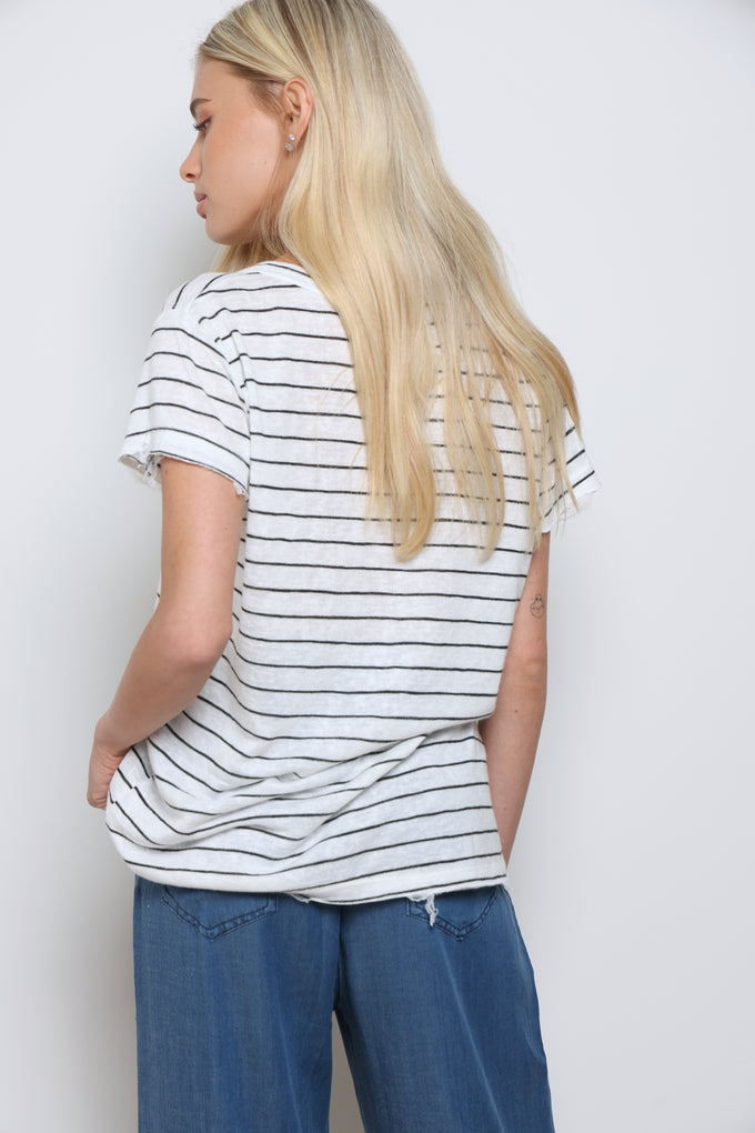 חולצת וי פסים גזורה