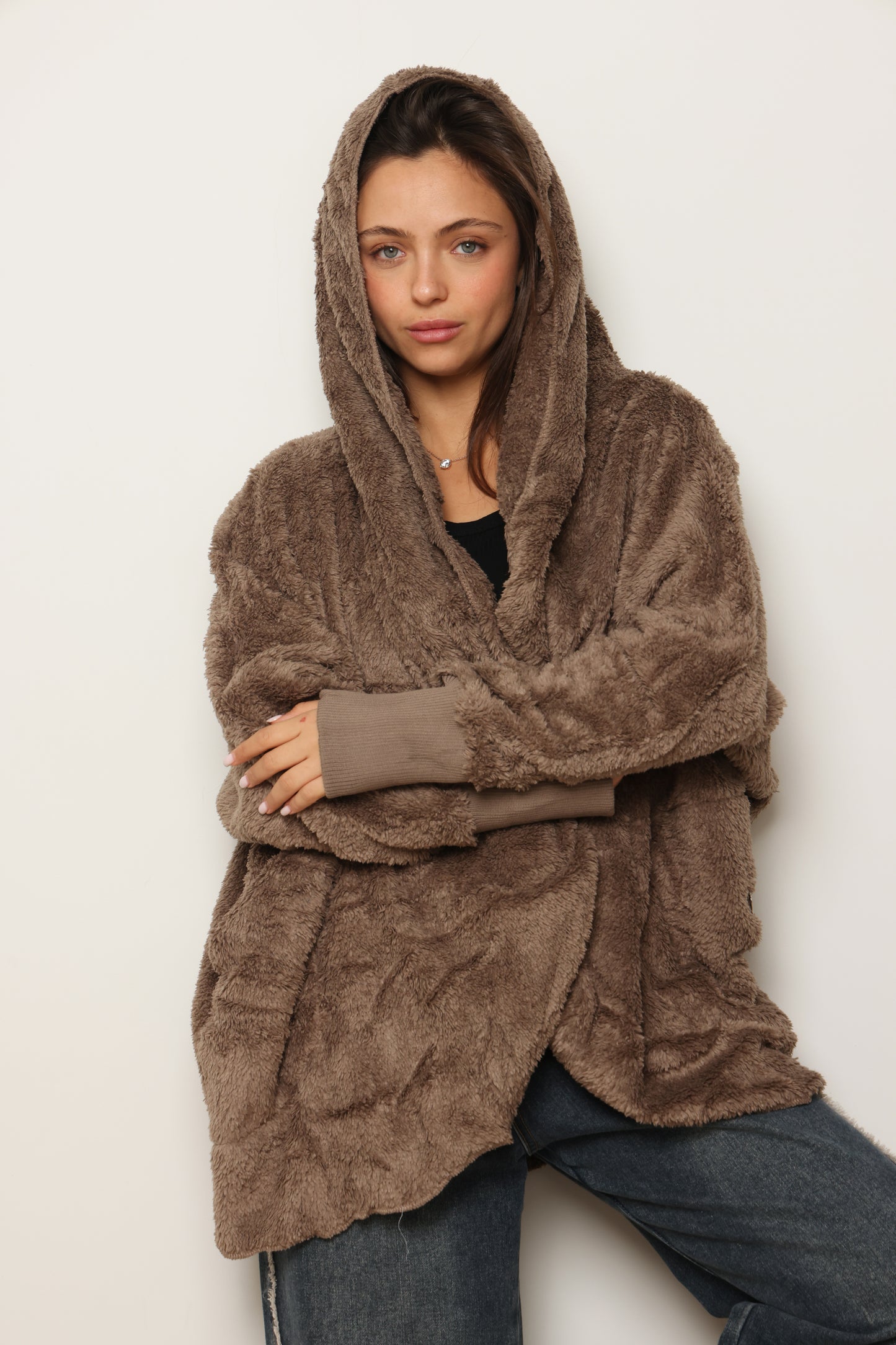 פונצ'ו כירבולית מנג'ט | חום