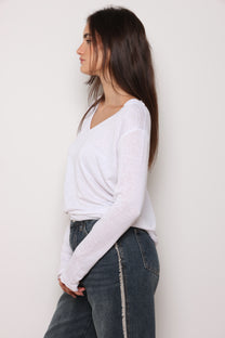 חולצת וי סלאב קרעים כפפה