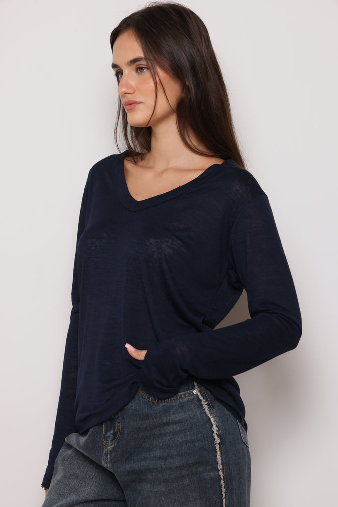 חולצת וי סלאב קרעים כפפה