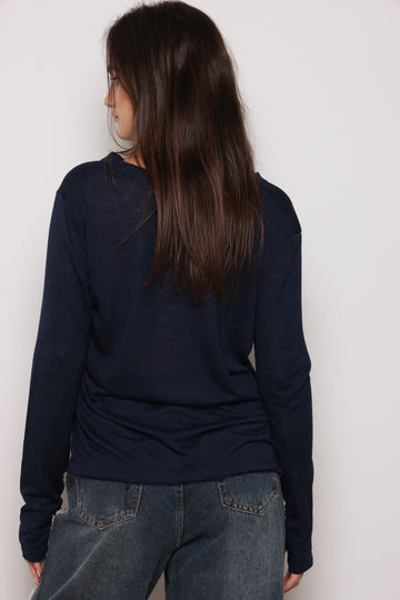 חולצת וי סלאב קרעים כפפה