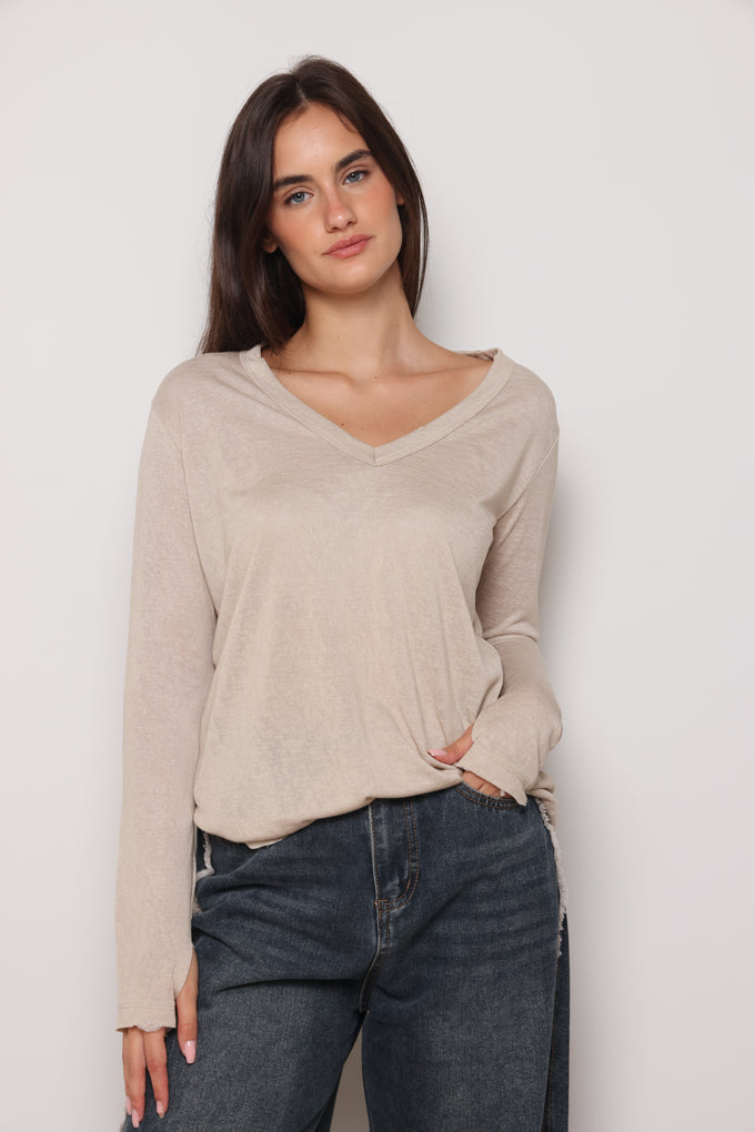 חולצת וי סלאב קרעים כפפה