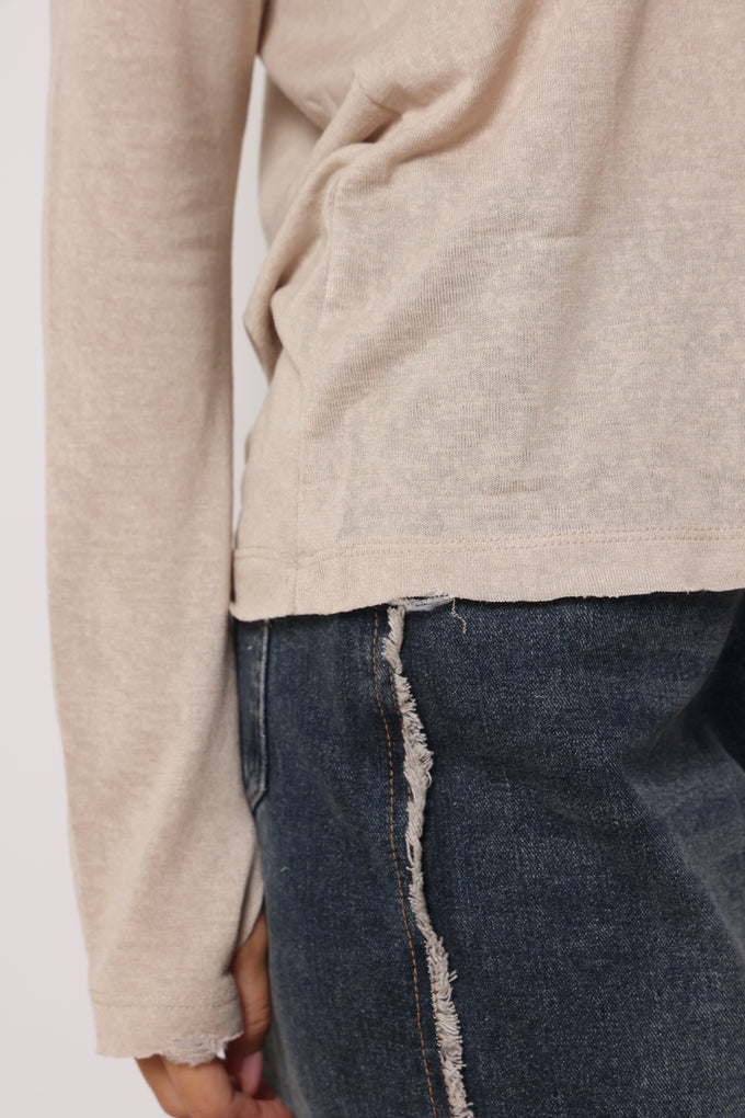 חולצת וי סלאב קרעים כפפה