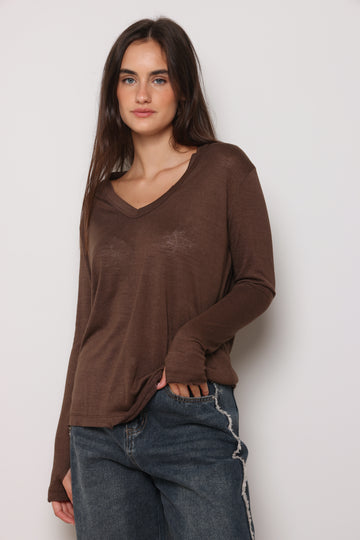 חולצת וי סלאב קרעים כפפה