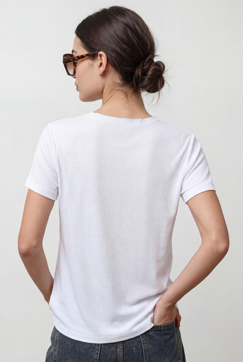 חולצת וי גזור ריב סלאב