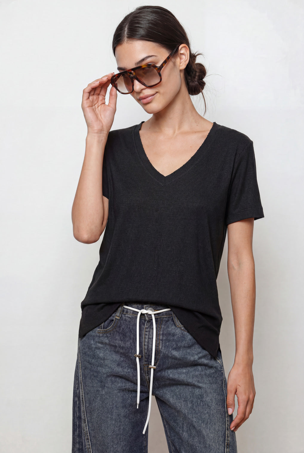 חולצת וי גזור ריב סלאב