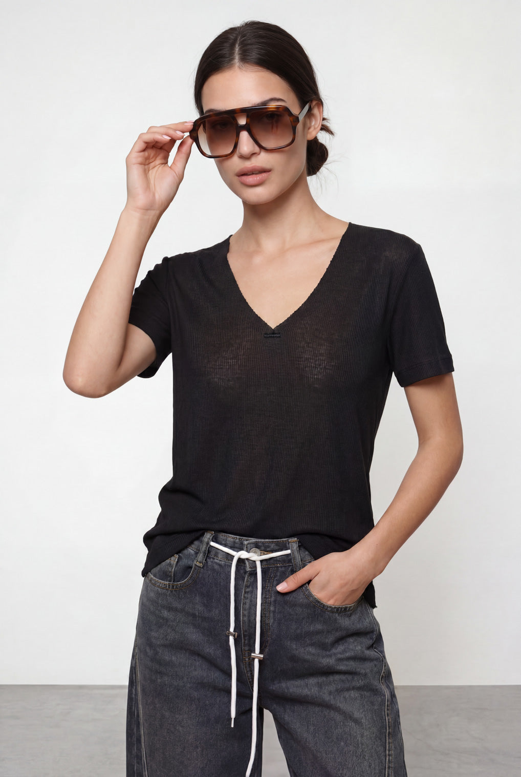 חולצת וי גזור ריב סלאב