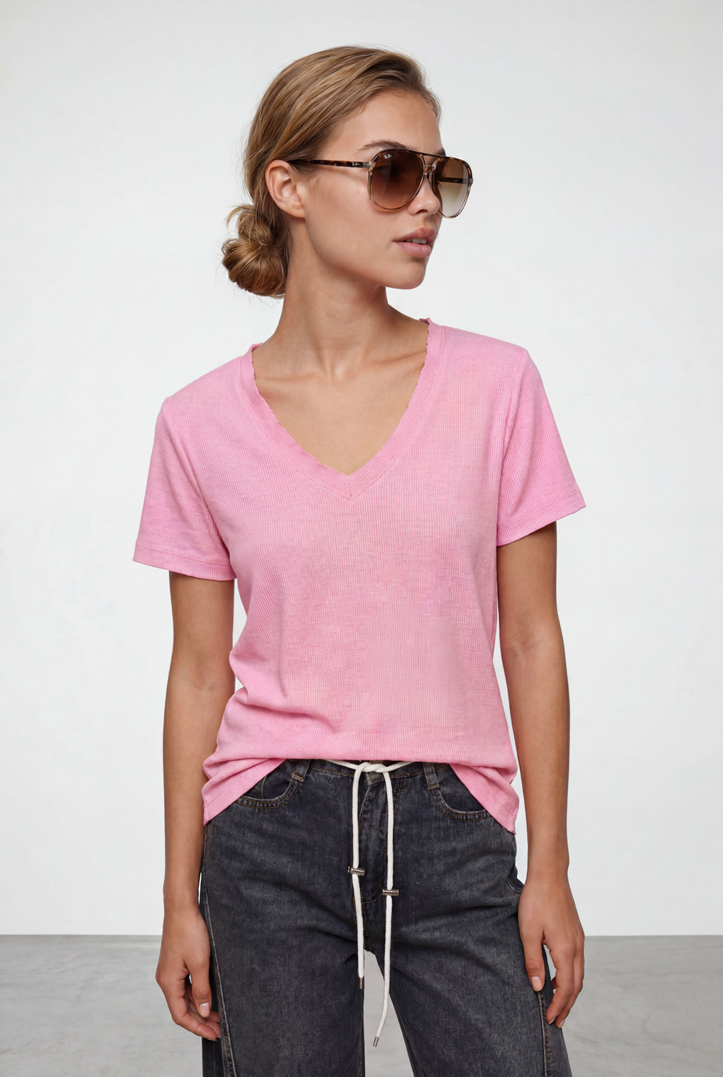 חולצת וי גזור ריב סלאב