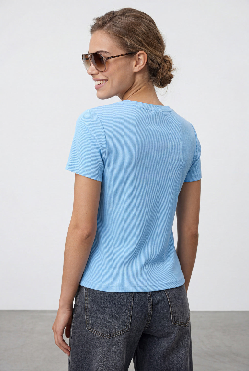 חולצת וי גזור ריב סלאב