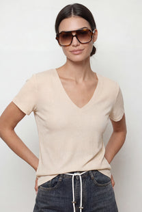 חולצת וי גזור ריב סלאב