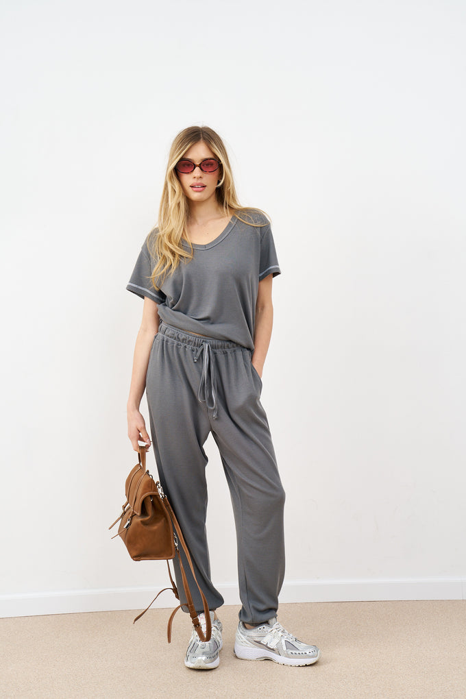 חליפת וי וופל תפר לבן