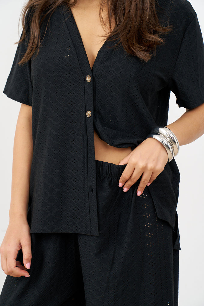 חליפת יולי קרושה