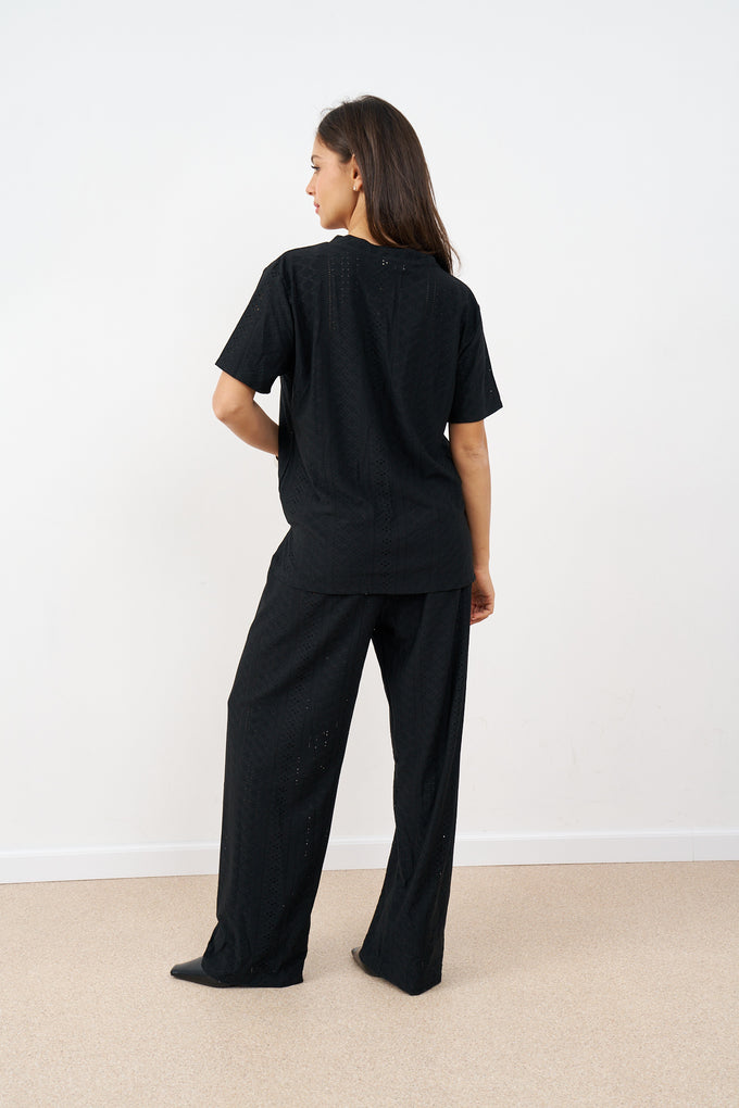 חליפת יולי קרושה