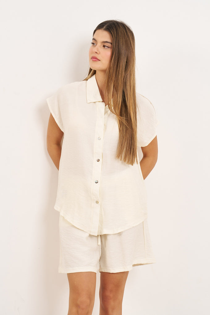 חליפת שורט קרפ מכופתרת