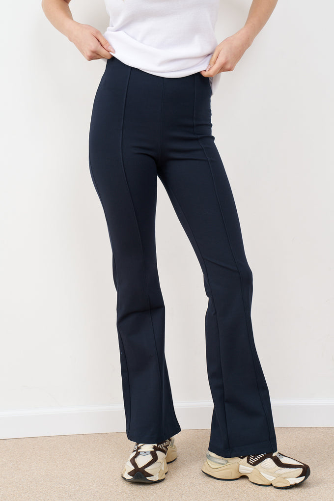 מכנסיים מחטבים בסיומת פדלפון