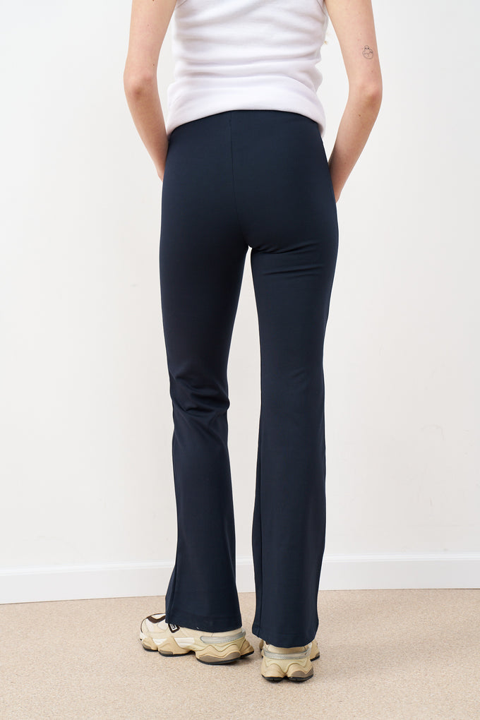 מכנסיים מחטבים בסיומת פדלפון